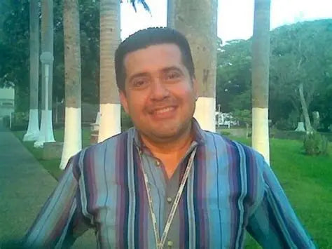 <em>Carlos M.</em>